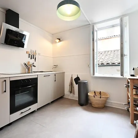 765 Sully Plein Coeur Du Village Apartment