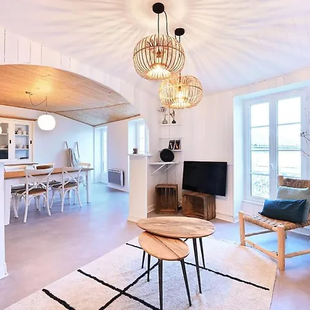765 Sully Plein Coeur Du Village Apartment